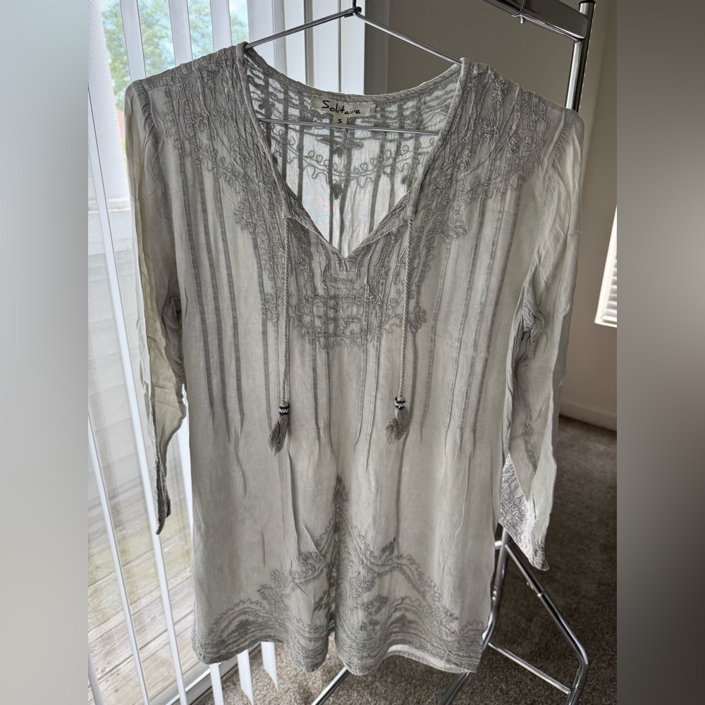💥Solitaire Gray Embroidered 3/4 Sleeve Blouse💥